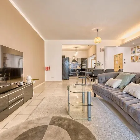 Spacious 3 Bedroom In St Julians