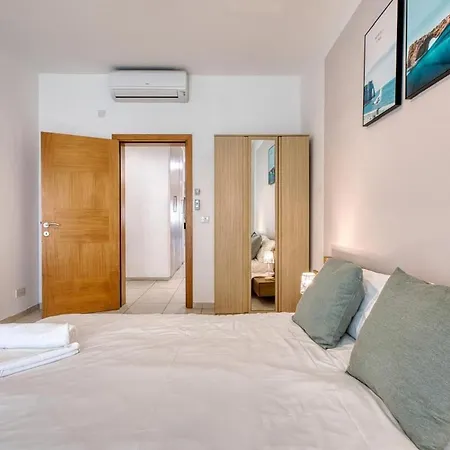 Spacious 3 Bedroom In St Julians San Ġiljan