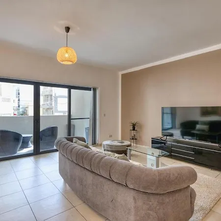 Apartment Spacious 3 Bedroom In St Julians Saint Julian's