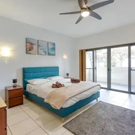 Apartment Spacious 3 Bedroom In St Julians *