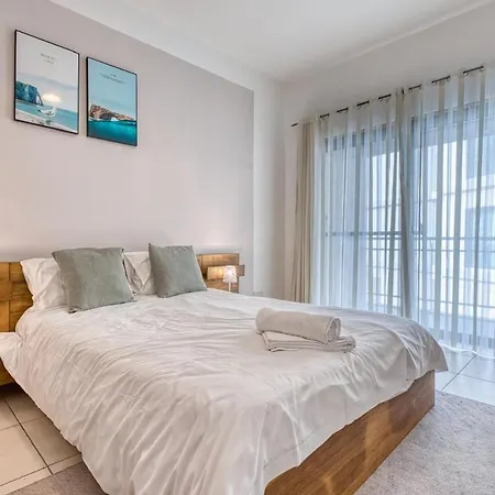 Spacious 3 Bedroom In St Julians