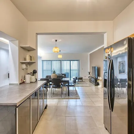 Spacious 3 Bedroom In St Julians