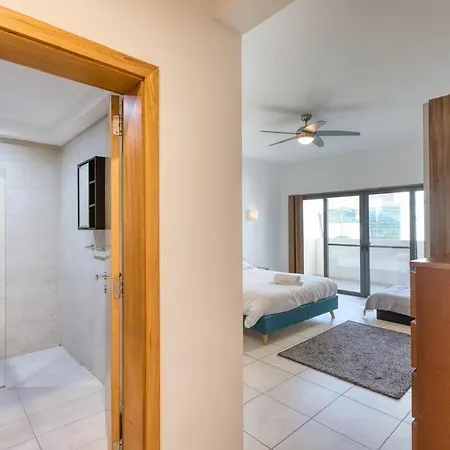 Spacious 3 Bedroom In St Julians Appartement