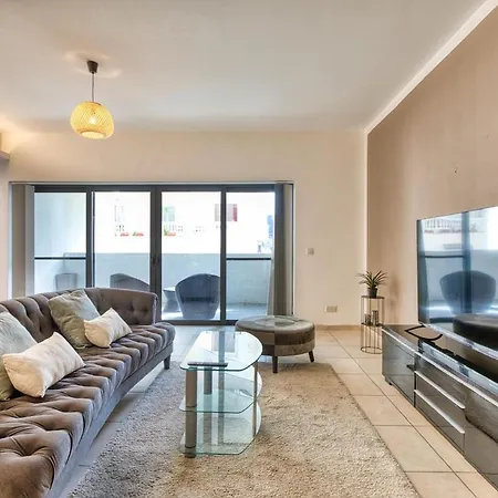 Spacious 3 Bedroom In St Julians *