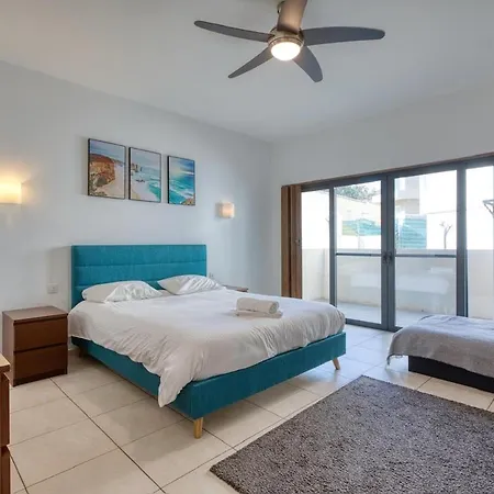 Spacious 3 Bedroom In St Julians San Ġiljan