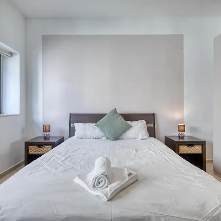 Spacious 3 Bedroom In St Julians