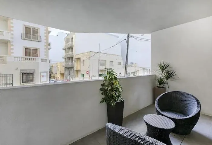 Spacious 3 Bedroom In St Julians Lejlighed *