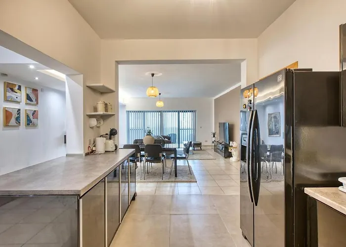 Spacious 3 Bedroom In St Julians