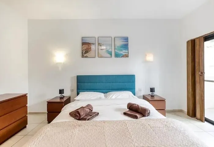 Spacious 3 Bedroom In St Julians *