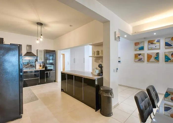 Spacious 3 Bedroom In St Julians * Saint Julian's