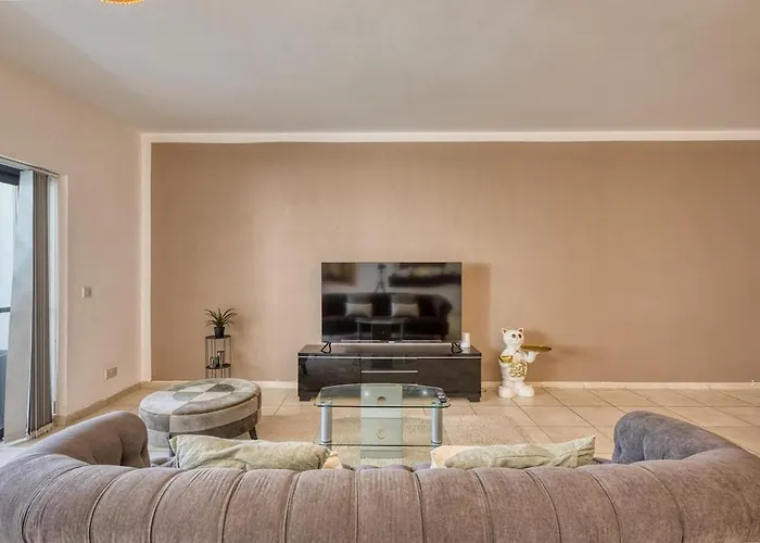 Spacious 3 Bedroom In St Julians Lejlighed *