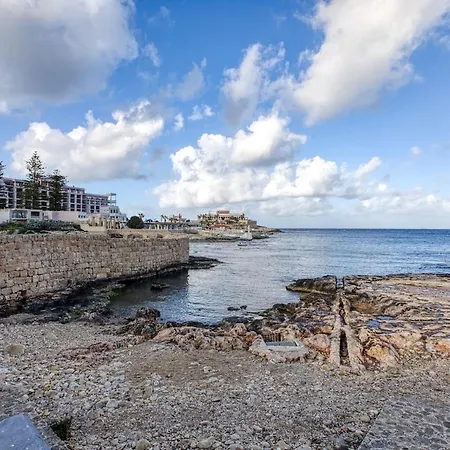 Spacious 3 Bedroom In St Julians Apartament St. Julian's