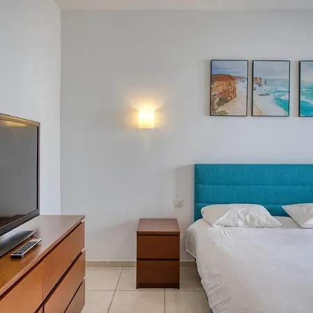Spacious 3 Bedroom In St Julians Apartament