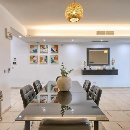 Spacious 3 Bedroom In St Julians Apartament St. Julian's
