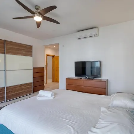 Spacious 3 Bedroom In St Julians St. Julian's