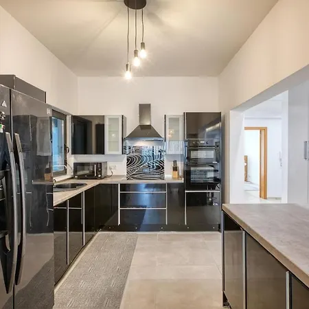 Spacious 3 Bedroom In St Julians St. Julian's
