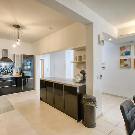 Spacious 3 Bedroom In St Julians * St. Julian's