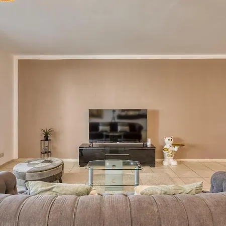 Spacious 3 Bedroom In St Julians Apartament *