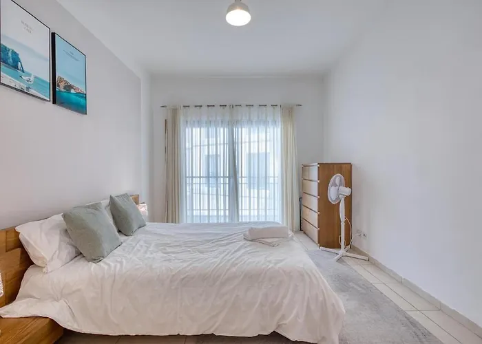 Spacious 3 Bedroom In St Julians Apartament *