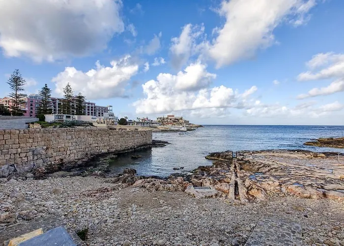 Spacious 3 Bedroom In St Julians Apartament St. Julian's