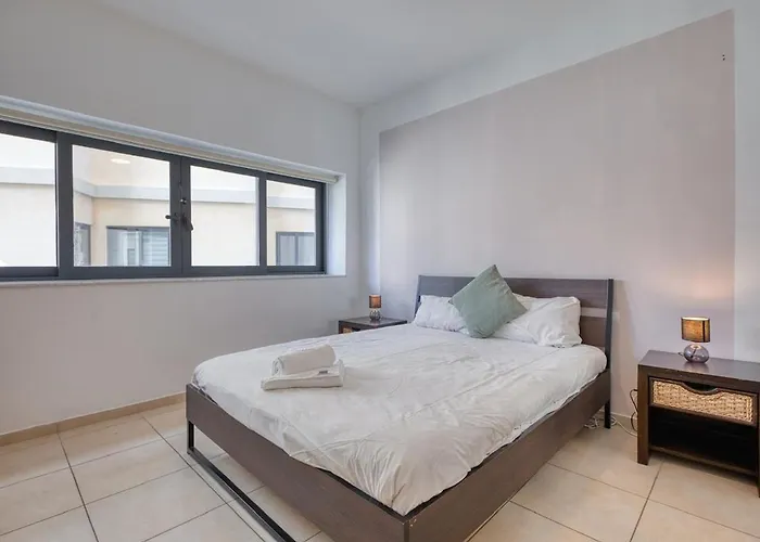 Apartament Spacious 3 Bedroom In St Julians St. Julian's