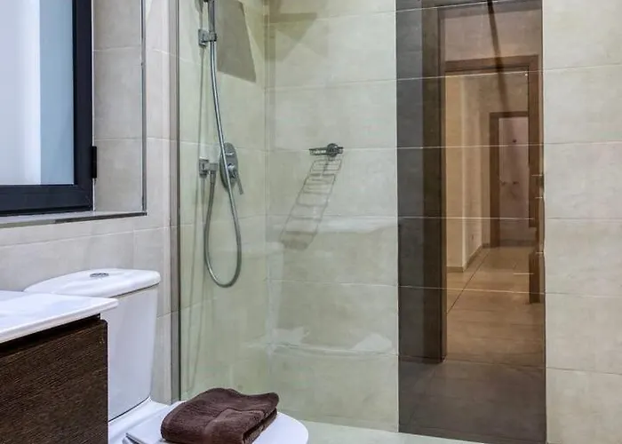 Spacious 3 Bedroom In St Julians Apartament *