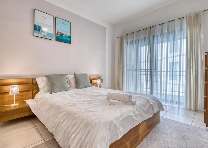 Spacious 3 Bedroom In St Julians