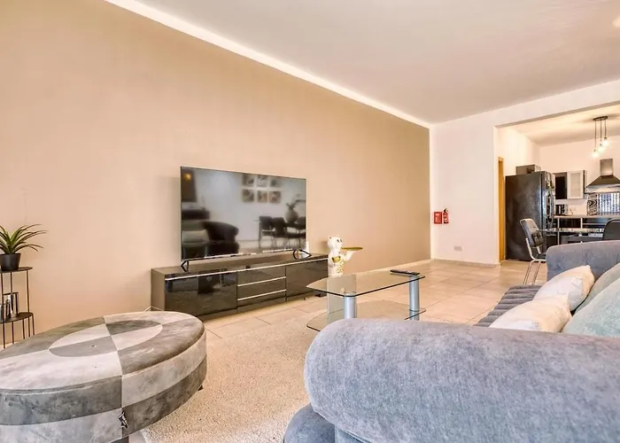 Spacious 3 Bedroom In St Julians * St. Julian's