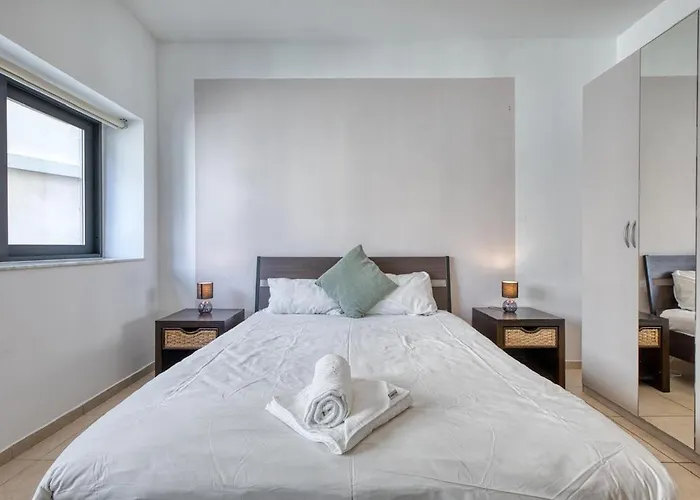 Spacious 3 Bedroom In St Julians