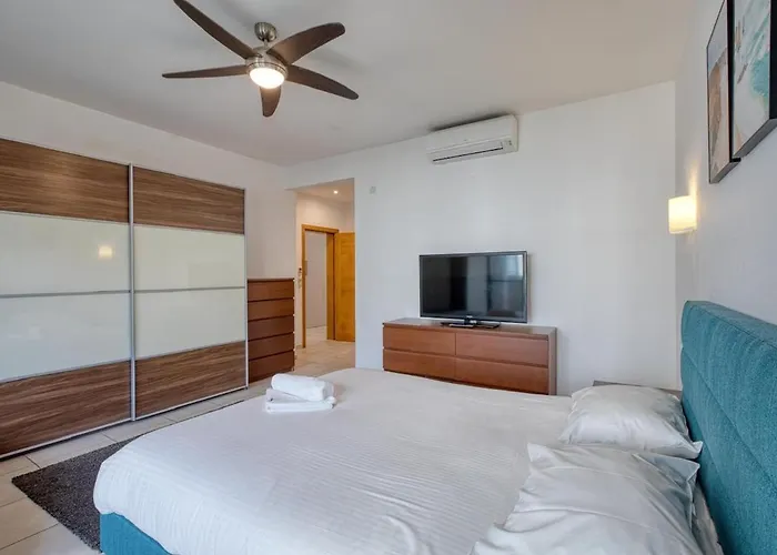 Spacious 3 Bedroom In St Julians St. Julian's