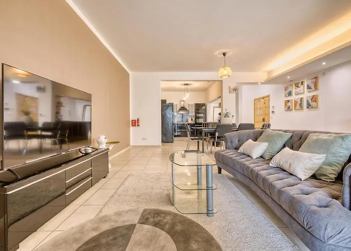 Spacious 3 Bedroom In St Julians