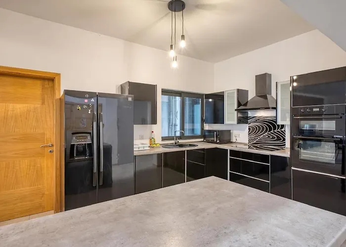 Spacious 3 Bedroom In St Julians